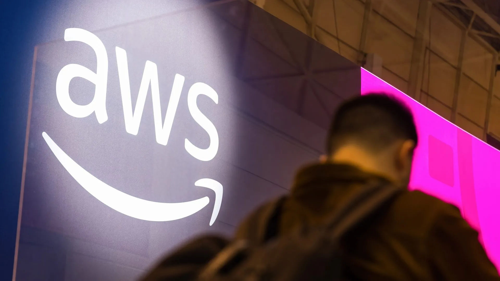 Amazon Pilots AI-Driven Carbon Capture in Data Centers
